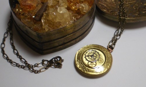 Clockwork locket